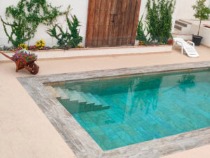 azulejo-piscina-exterior-dkora-azulejos