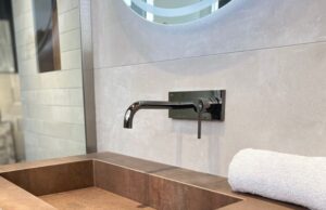 grifo-pared-baño-plata-dkora-diseños-de-bano